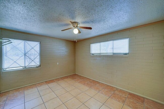 Building Photo - $500 OFF FIRST MONTH RENT! READY TO VIEW N...