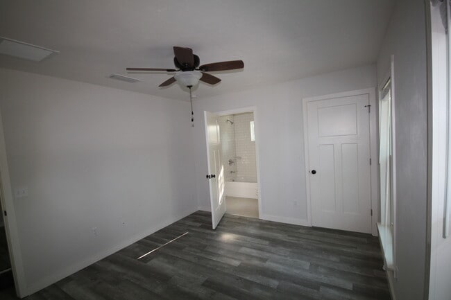 Building Photo - Luxury 4 Bed / 4 Bath Bungalow Cottage -- ...