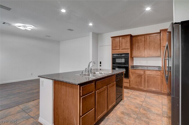 Building Photo - 8125 Chestnut Hollow Ave