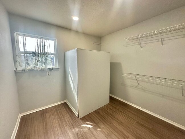 Building Photo - 3 Bed 2 Bath NEW MANAGEMENT IN AUSTIN TX!!!