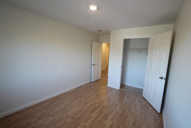 Building Photo - 139 King St