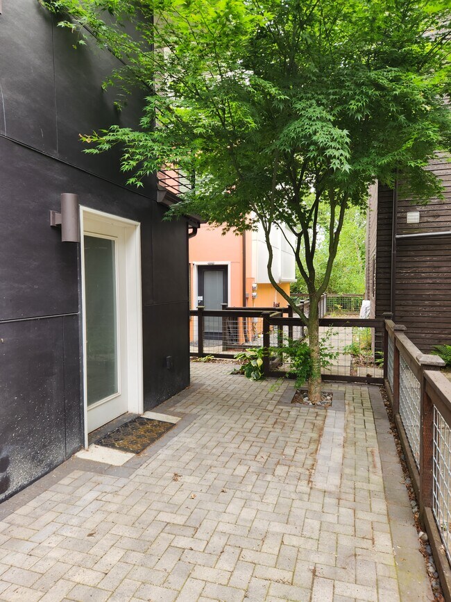 Patio yard with separate door access. Newly paved in 2023. - 2118 NE 89th St