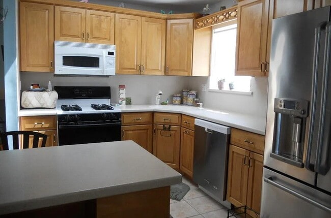 Building Photo - 19 Berglund Ave