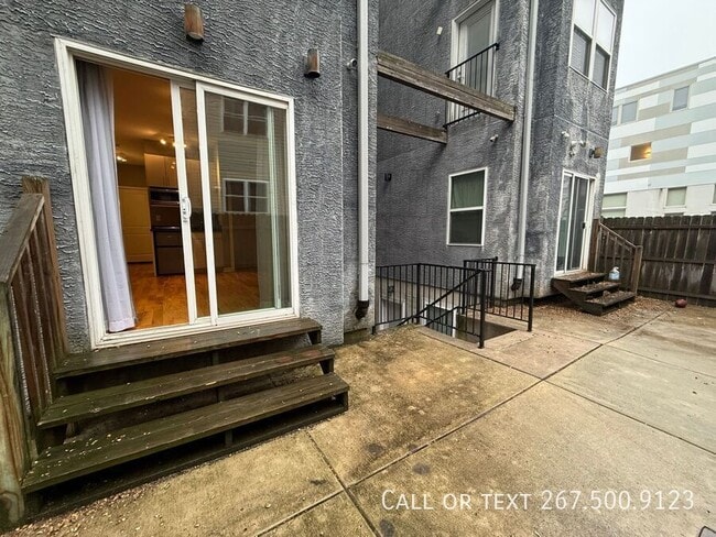 Building Photo - 533 Budd St