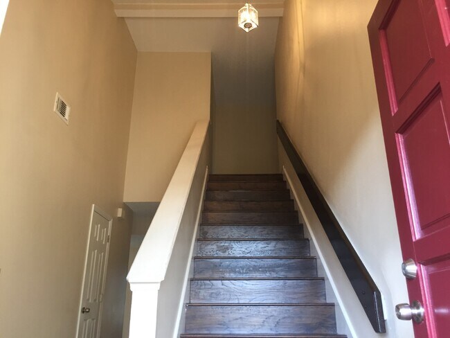 Building Photo - 550 Hassocks Loop