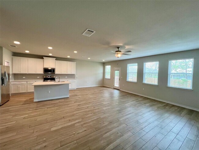 Building Photo - 11908 Saddle Rock Dr