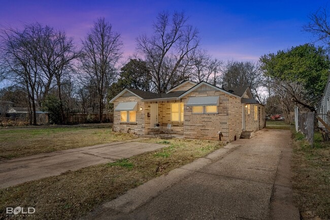 Building Photo - 1129 Boone St