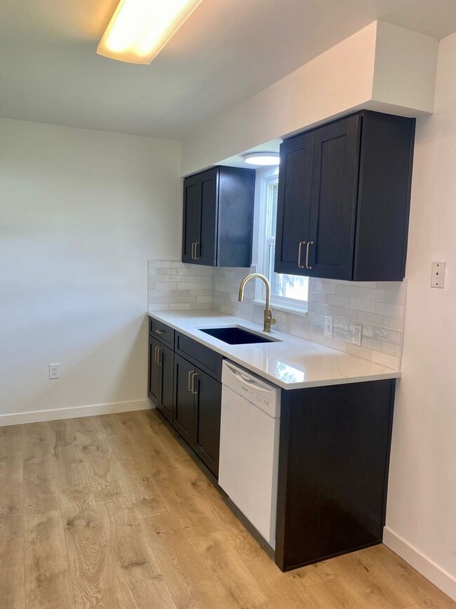 Building Photo - Northside 3 Bedroom 1 Bath Brick Rancher