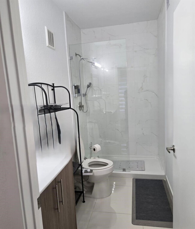 Building Photo - Northwest 12th Avenue, Miami, FL 33128 - 5 BR 4.5 BA single-family home