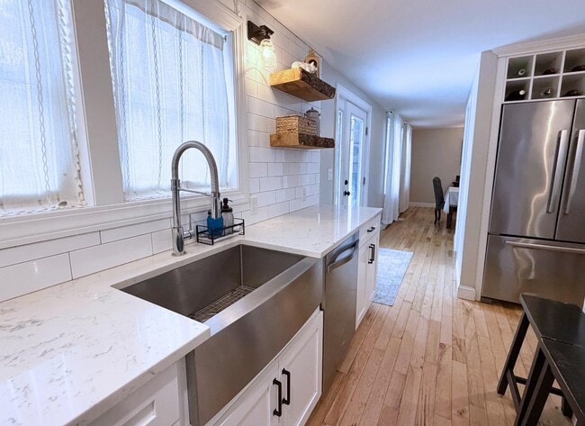 Building Photo - 395 Critchett Rd