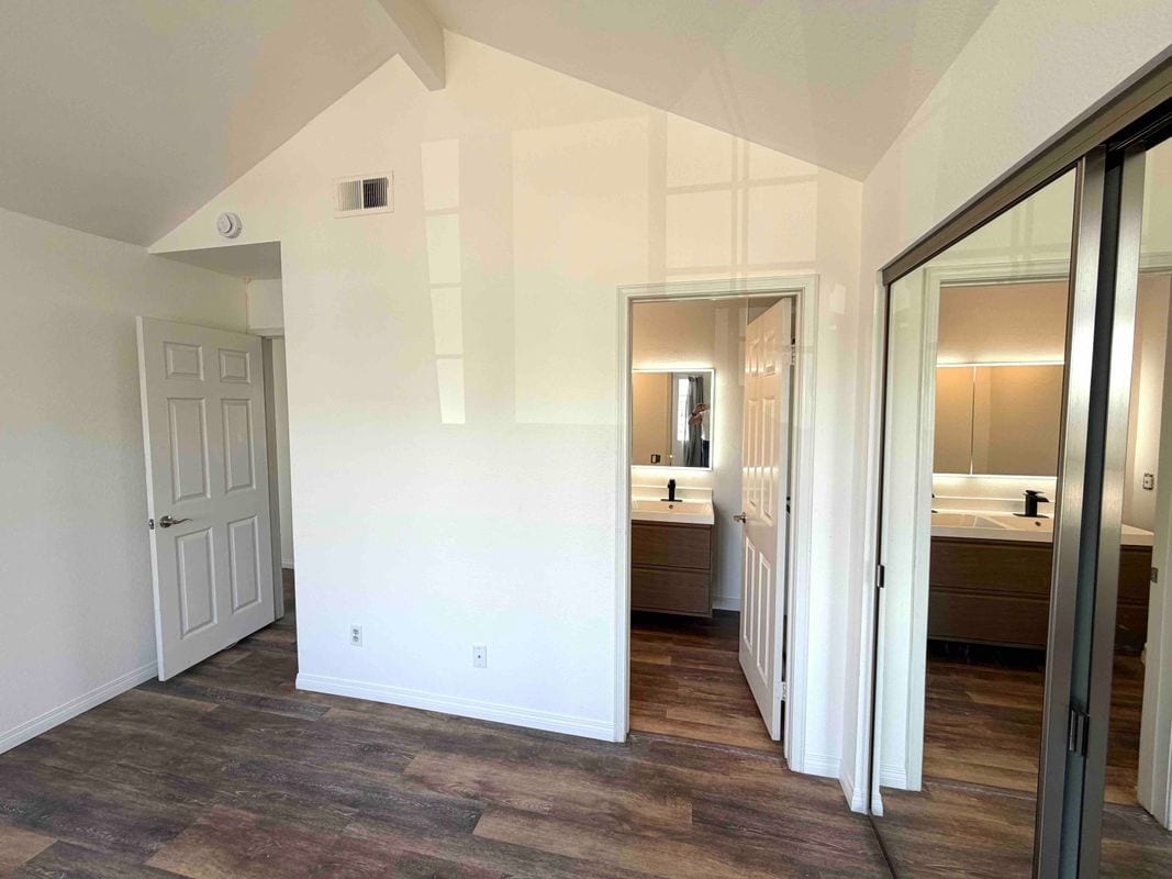 Building Photo - 2057 Tustin Ave