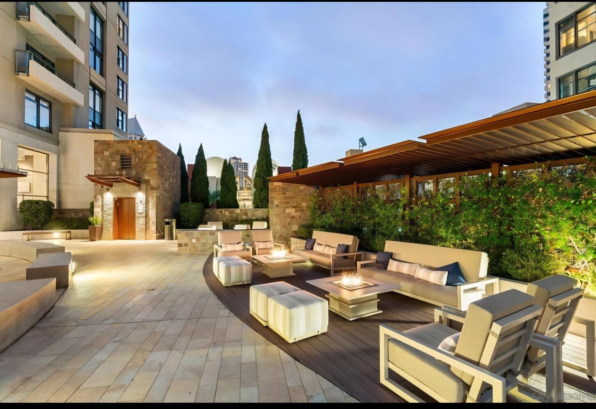 Building Photo - 645 Front St