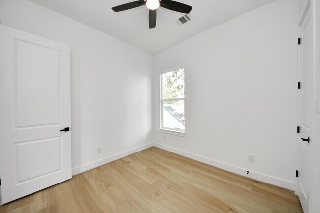 Building Photo - 7117 Eastwood St