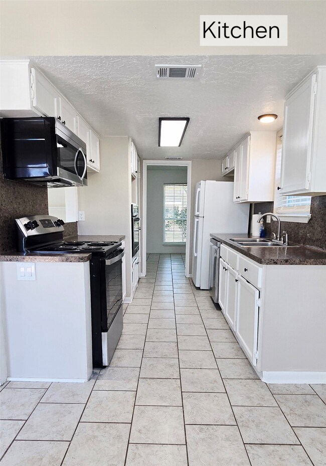 Building Photo - 4827 Cypressdale Dr