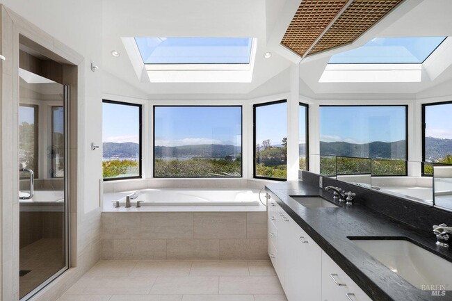 Building Photo - 19 Venado Dr