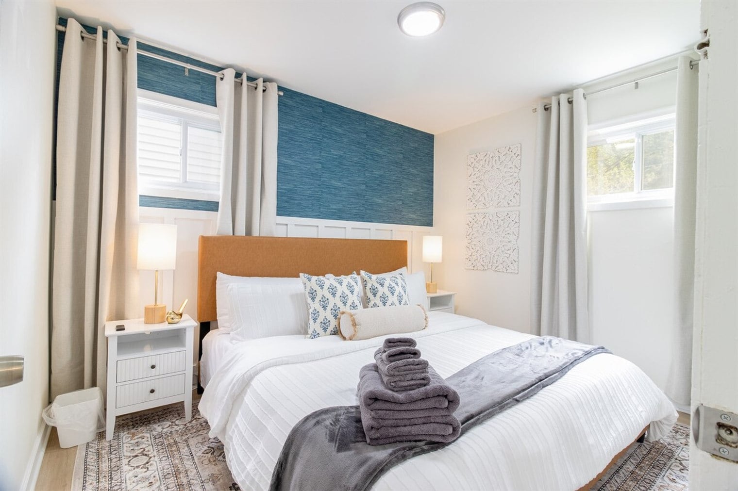 Building Photo - 1326 E Evelyn Ave