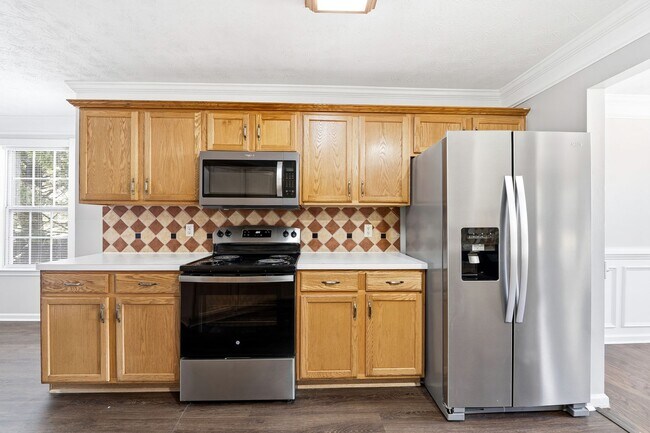 Building Photo - Ranch home with 4 bedrooms and a bonus room.