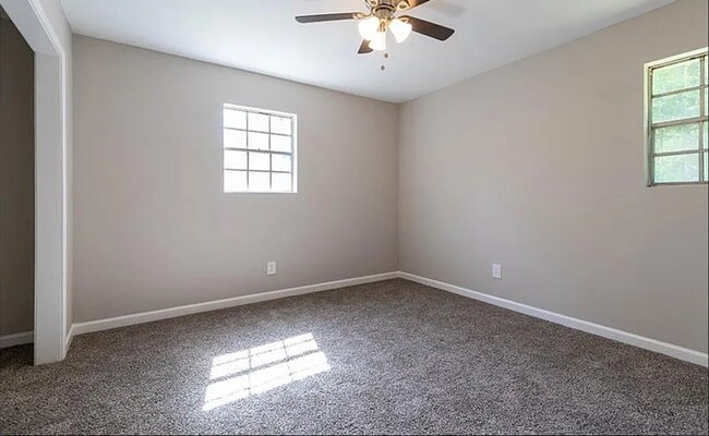 Building Photo - 917 Gateway Dr