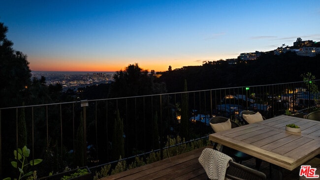 Building Photo - 2001 Sunset Plaza Dr