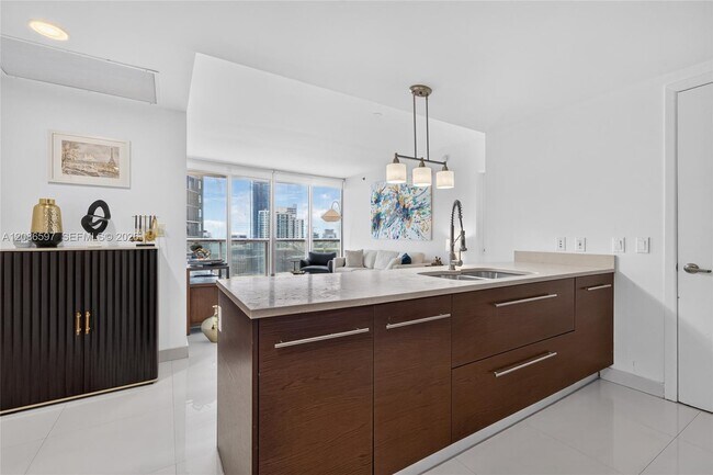 Building Photo - 475 Brickell Ave
