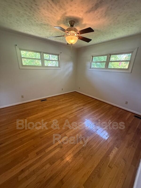 Building Photo - 304 Swaim St