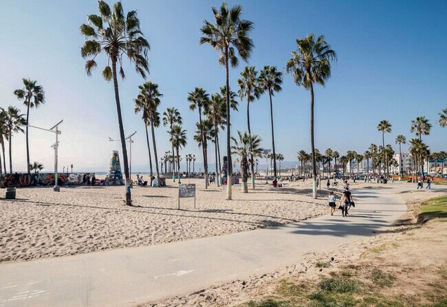 Building Photo - The Admiralty, 4170 Admiralty Way