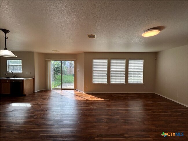Building Photo - 424 Copper Hill Dr