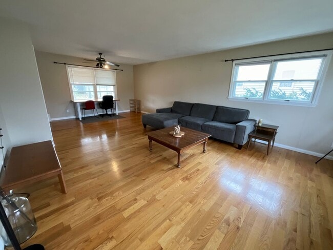 Building Photo - 3-bedroom, 3 bathroom, 12-month rental