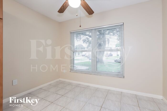 Building Photo - 1739 Lakeview Village Dr