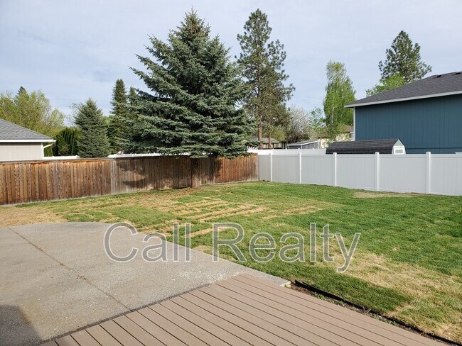Building Photo - 6311 W Selkirk Ave
