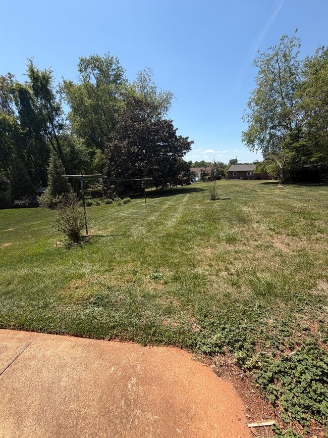 Building Photo - 919 Sandusky Dr