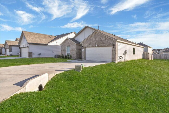 Building Photo - 13010 Laura Lake Dr