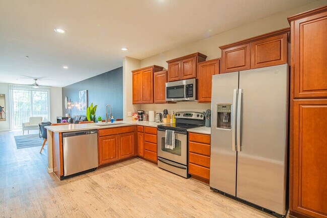 Building Photo - 1275 E University Dr