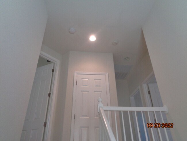 Building Photo - 1205 Valley Glen Dr