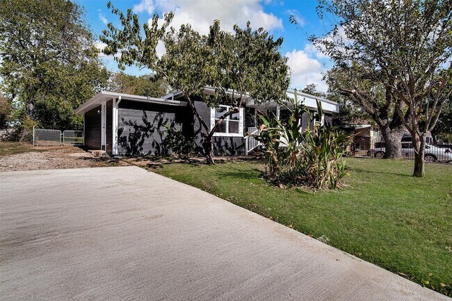 Primary Photo - 5524 Dartmouth Ave