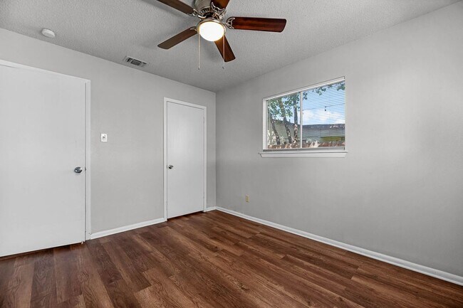 Building Photo - 1524 Eichen Rd