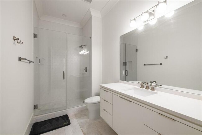 Building Photo - 306 Pinecrest Rd NE