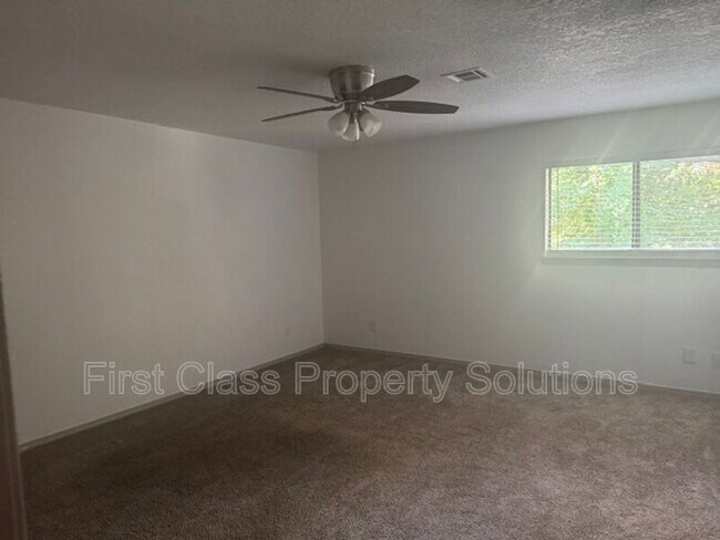 Building Photo - 1404 Mary Lee Ln