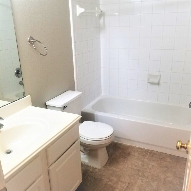 Building Photo - 46 Wineberry Pl