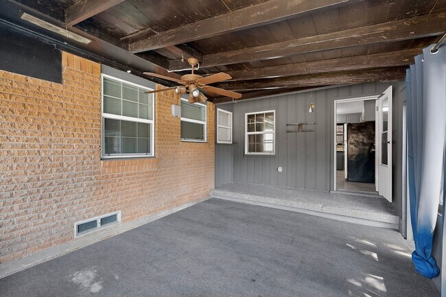 Building Photo - 2104 Hillburn Dr