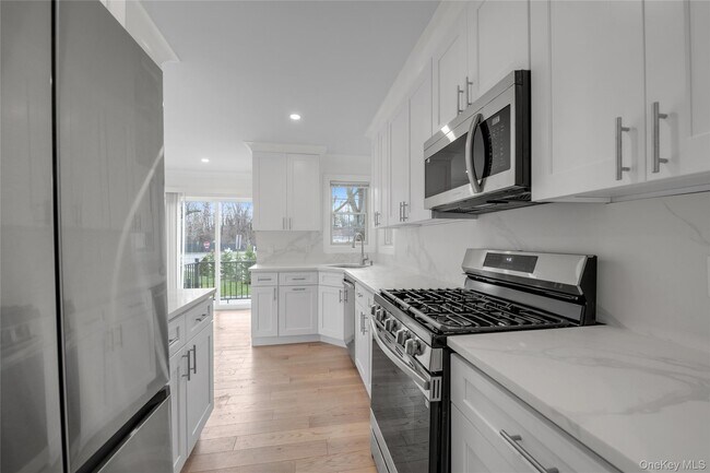 Building Photo - 1 Manhasset Ave