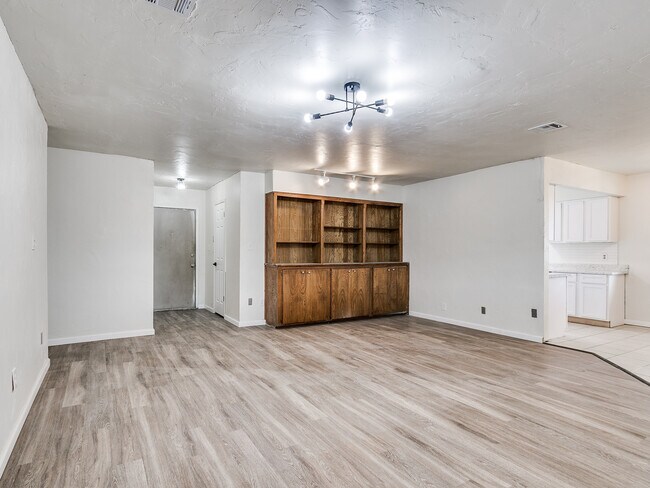 Building Photo - 3300 House