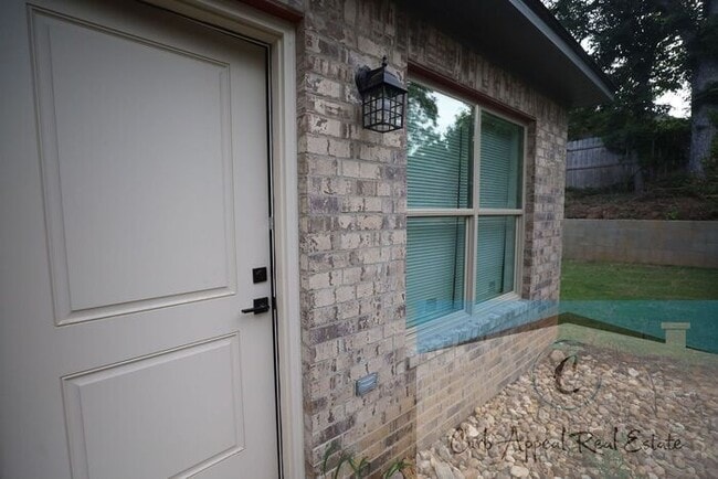 Building Photo - Brand new construction 2 bed 1 bath apartment - includes utlities, washer and dryer!!