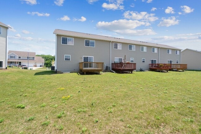 Building Photo - 4925 Algonquin Dr