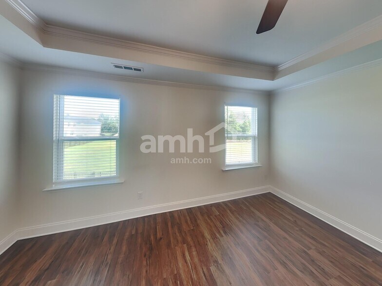 Building Photo - 5212 Valor Dr