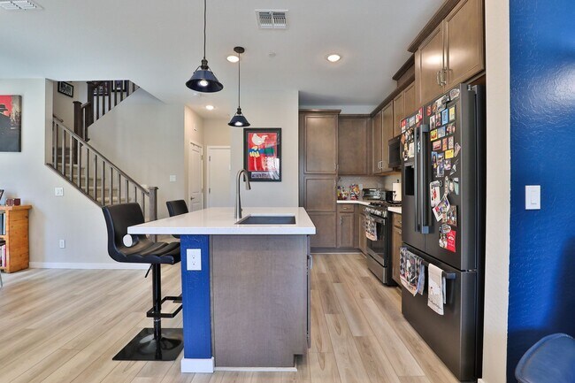 Building Photo - Gilbert Gated Community 3 bed/2.5 bath Con...