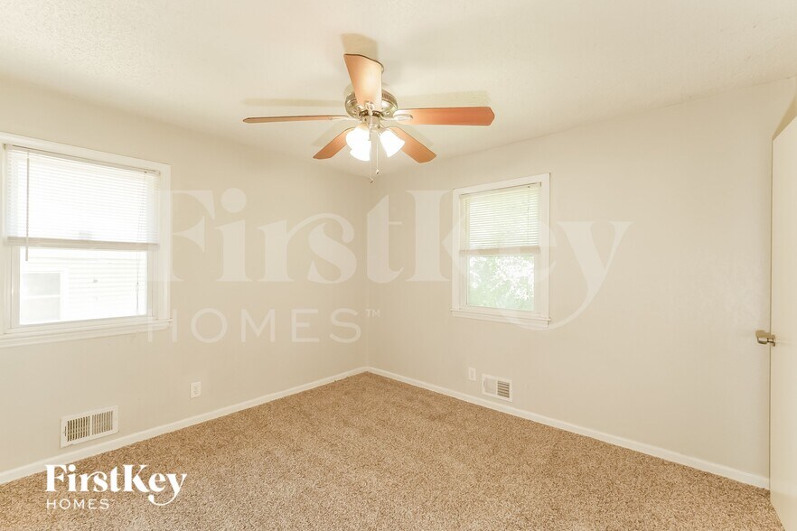 Building Photo - 9807 Drury Ave