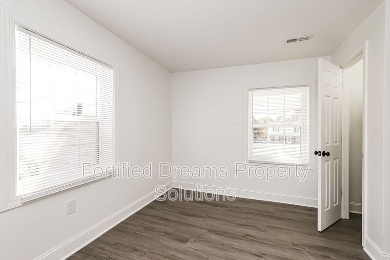 Building Photo - 235 S English St