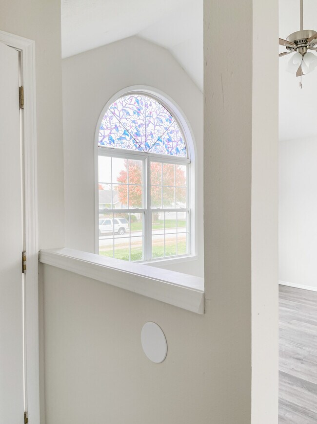 Living - 704 N Cottonwood Ave