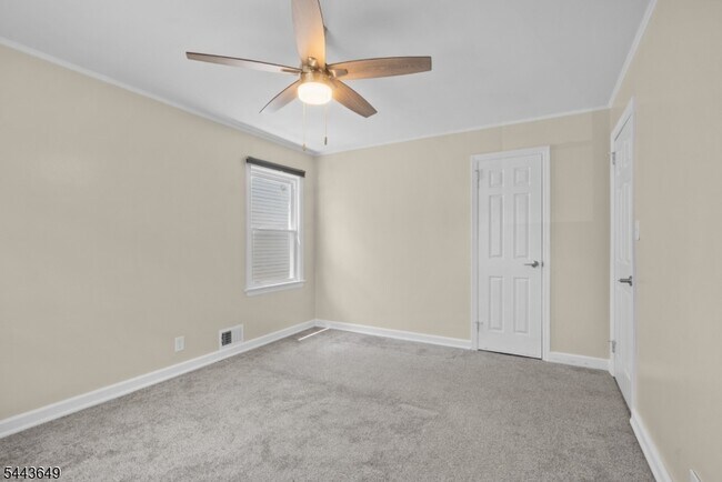 Building Photo - 145 6th St